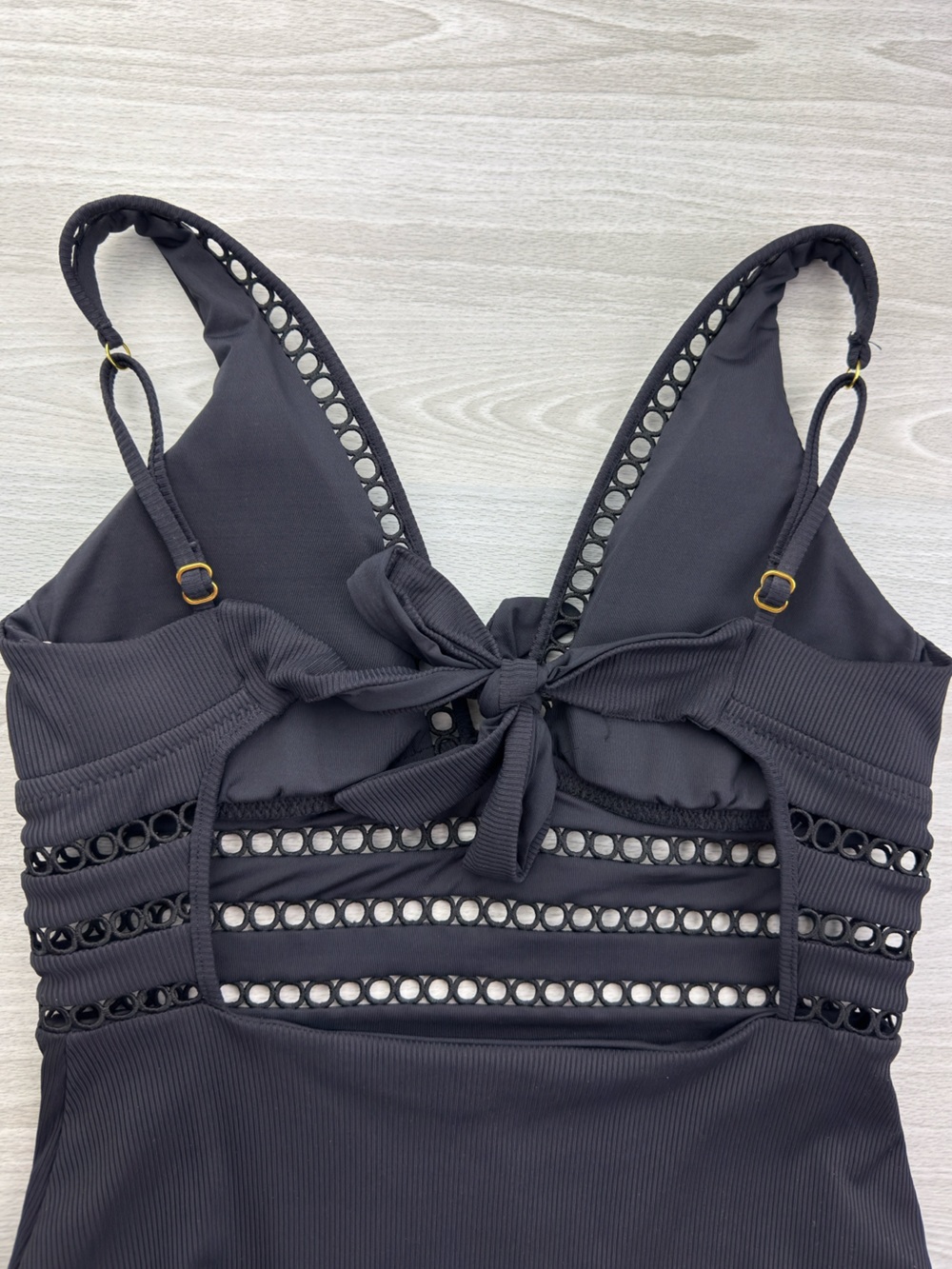 Becca Modern Edge Toni Plunge One Piece Swimsuit Black Ribbed Eyelet Size Large - Picture 9 of 13